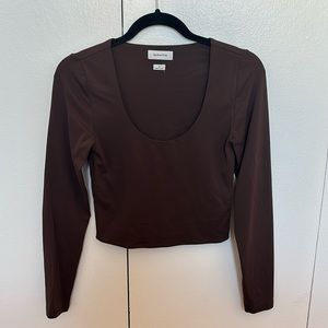 Aritzia Babaton Contour Crew Cropped Longsleeve - size Medium - brown